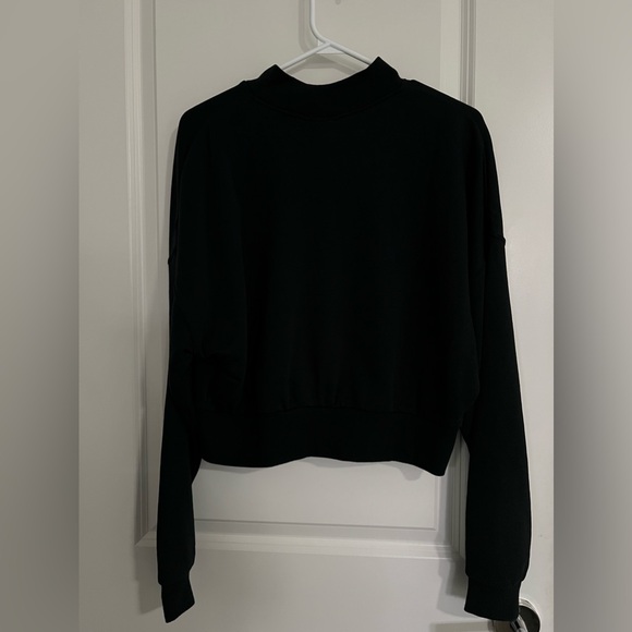 *NWT* NIKE WOMEN’S BLACK LOGO CREWNECK OVERSIZED FIT - MEDIUM - Picture 4 of 5